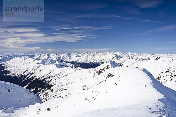 Aussicht vom Hörtlahner oberhalb von Durnholz  hinten die Hohe Scheibe und das Sarntal mit dessen Gebirge  Südtirol  Italien  Europa