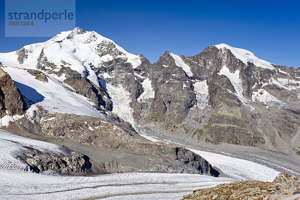 Berninagipfel mit dem Biancograt  rechts der Morteratschgipfel  vorne der Persgletscher  Graubünden  Schweiz  Europa