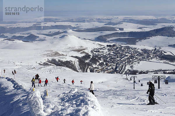 Super Besse  Skistation  Wintersportzentrum  Parc Naturel Regional des Volcans d'Auvergne  Regionalpark Volcans d'Auvergne  Monts Dore  Puy de Dome  Auvergne  Frankreich  Europa