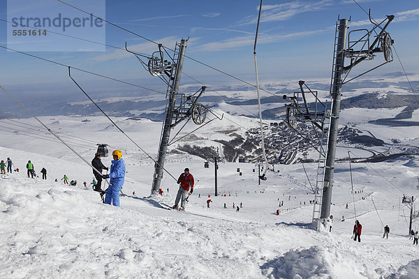 Super Besse  Skistation  Wintersportzentrum  Parc Naturel Regional des Volcans d'Auvergne  Regionalpark Volcans d'Auvergne  Monts Dore  Puy de Dome  Auvergne  Frankreich  Europa