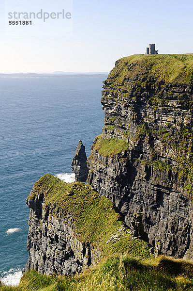 O'Briens Tower  Cliffs of Moher  County Clare  Irland  Europa