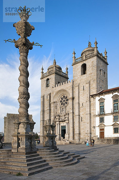 Da SÈ Kathedrale und Manuelin Pelourinho  Pranger  Barredo Viertel  Porto  UNESCO-Weltkulturerbe  Portugal  Europa