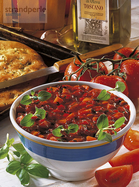 Tomaten-Basilikum-Sauce  Tomaten  Chili  Kräuter  Knoblauch und Rotwein  Italien  Rezept gegen Gebühr erhältlich
