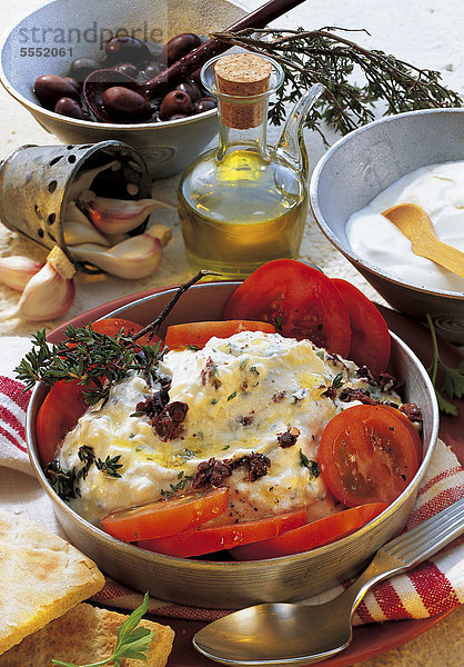 Kräuter-Schafskäse-Creme  mit Joghurt  Oliven  Knoblauch  Türkei  Rezept gegen Gebühr erhältlich