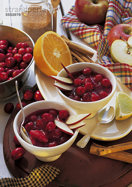 Fruchtige Cranberry-Sauce  mit Äpfeln  USA  Rezept gegen Gebühr erhältlich