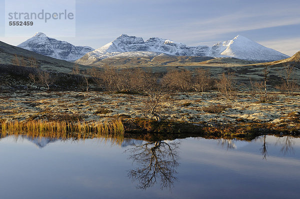 See Doralstjornin in einer Berglandschaft im Rondane Nationalpark  Norwegen  Europa