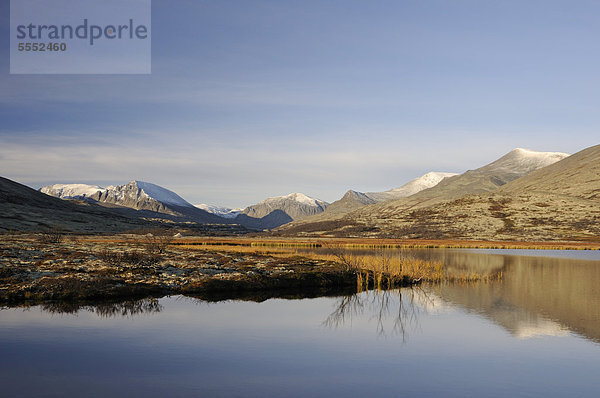 See Doralstjornin in einer Berglandschaft im Rondane Nationalpark  Norwegen  Europa