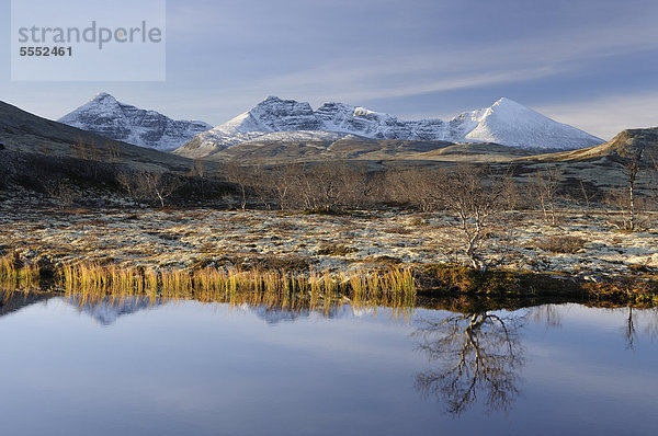 See Doralstjornin in einer Berglandschaft im Rondane Nationalpark  Norwegen  Europa