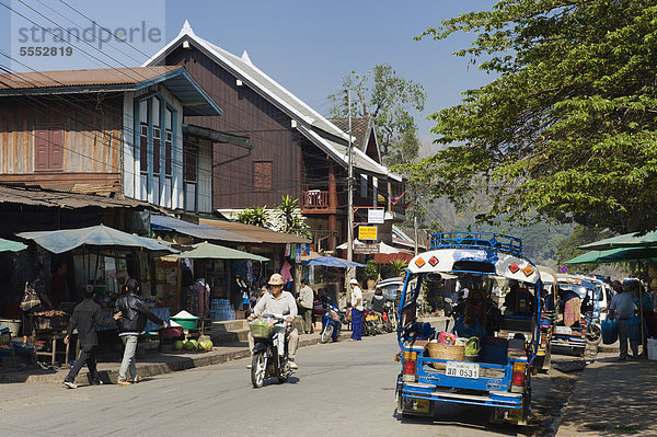 Straße in Luang Prabang  Laos  Indochina  Asien