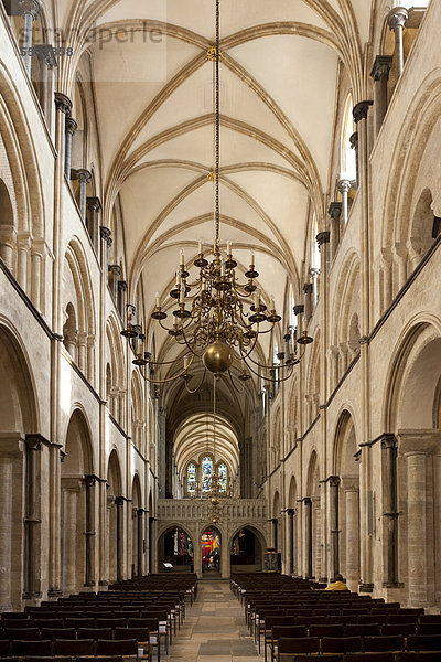 Innenansicht  Hauptschiff  Gang führt zum Bell-Arundel Screen  Kathedrale von Chichester  England  Großbritannien  Europa