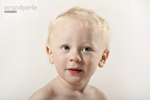 Kleinkind  Junge  1 Jahr  Porträt