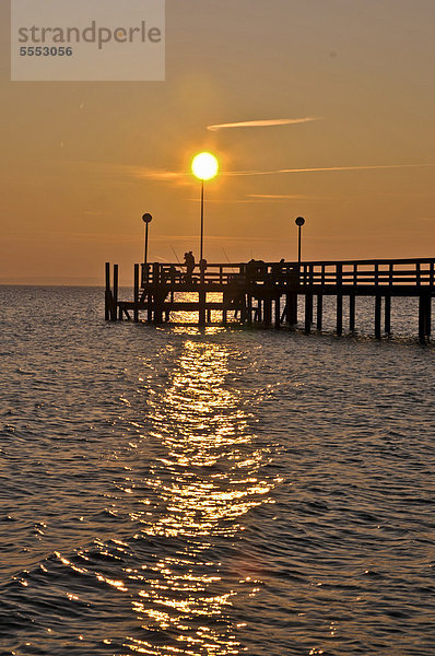 Europa Sonnenuntergang Meer Kai Baltikum Ostsee Baltisches Meer Deutschland Neustadt in Holstein Schleswig-Holstein