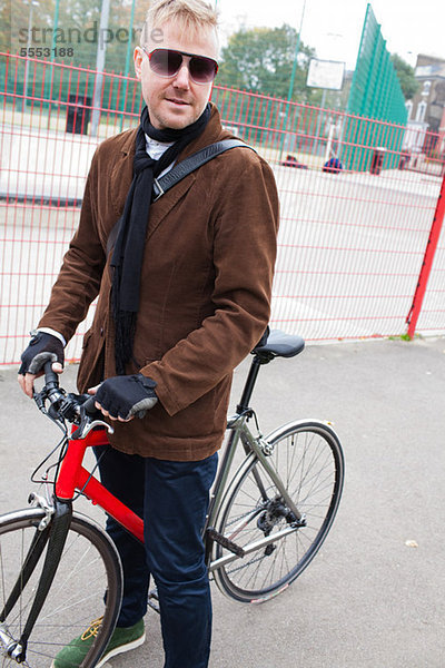 Radfahrer im städtischen Umfeld