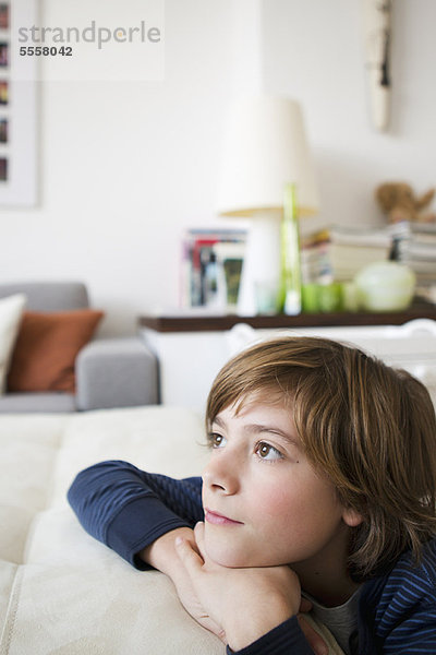 Entspannung  Couch  Junge - Person  Zimmer  Wohnzimmer