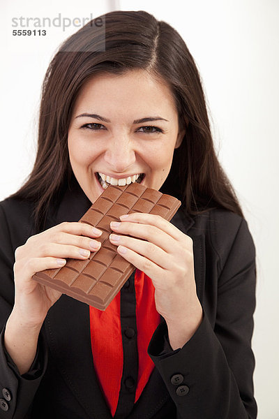 Geschäftsfrau  Schokolade  essen  essend  isst