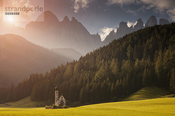 Bauernhaus in ländlicher Landschaft