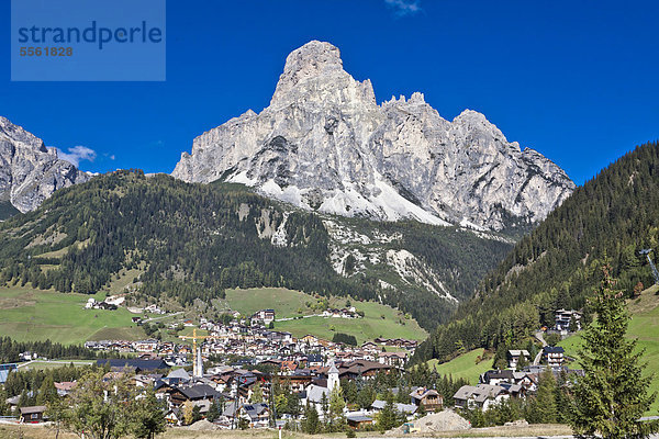 Corvara  hinten der Sassongher  2665 m  Dolomiten  Italien  Europa