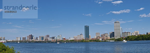Skyline von Boston mit Charles River  Massachusetts  USA