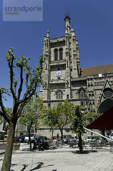 Kirche Saint-Jean d'Ambert  Ambert  Puy de Dome  Auvergne  Frankreich  Europa