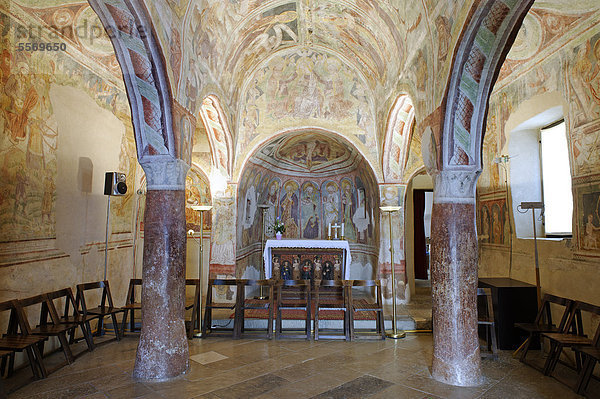 Innenraum mit Fresken von 1490  Dreifaltigkeitskirche Hrastovlje im Tal der Rizana  Slowenien  Europa