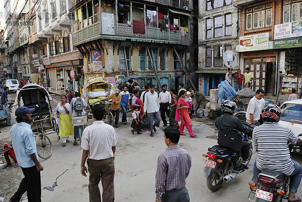 Typische Straßenszene  Kathmandu  Nepal  Asien
