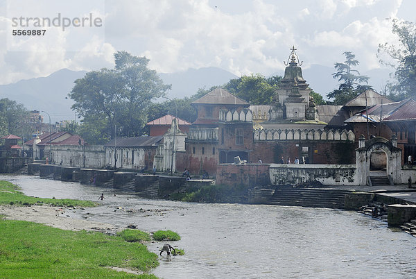 Ghats von Pashupatinath am heiligen Bagmati Fluss  Kathmandu  Nepal  Asien
