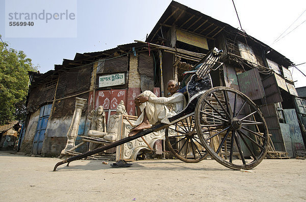 Hand-betriebene Rikscha  Kolkata  Kalkutta  Westbengalen  Indien  Asien