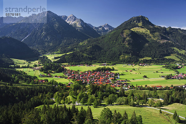 Bad Oberdorf  Ortsteil von Bad Hindelang im Oberallgäu  Blick nach Süden  Allgäu  Bayern  Deutschland  Europa  ÖffentlicherGrund