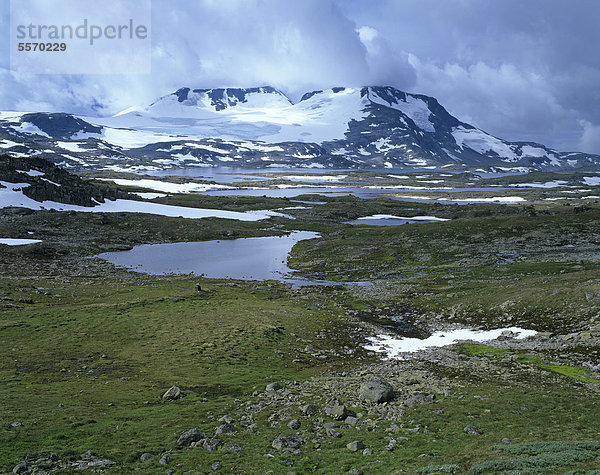 Berg Fannaraken  FannarÂken  FannarÂki mit Gletscher FannrÂkbreen  Fannarakbreen  Sognefjell  Sogn og Fjordane  Norwegen  Skandinavien  Europa