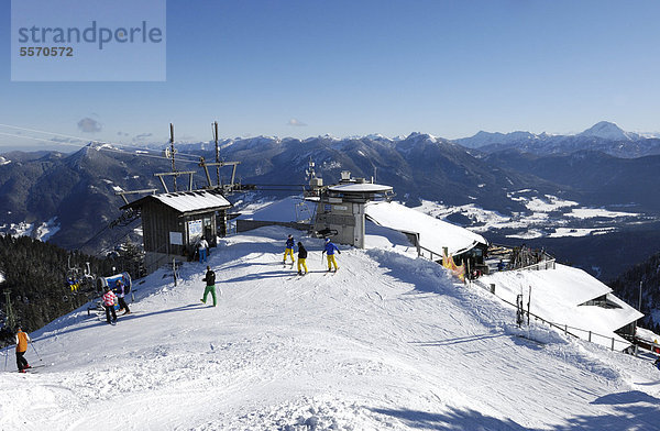 Garland-Sessellift  Skigebiet Brauneck bei Lenggries  Isarwinkel  Oberbayern  Bayern  Deutschland  Europa  ÖffentlicherGrund