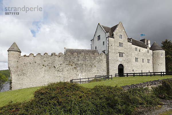 Parke's Castle am Lough Gill  County Leitrim  Connacht  Irland  Europa  ÖffentlicherGrund