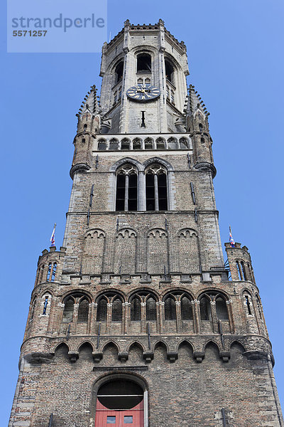 Der Belfried oder Belfort Glockenturm  Grote Markt Marktplatz  Altstadt von Brügge  UNESCO Weltkulturerbe  Westflandern  Flämische Region  Belgien  Europa