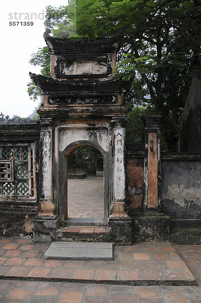 König Dinh Tien Hoang Tempel  Hoa Lu  Vietnam  Südostasien  Asien