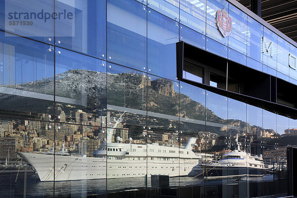 Hafen Motorjacht Europa Spiegelung Fassade Hausfassade Kreuzfahrtschiff Mittelmeer