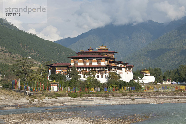 Architektur  tibetischer Buddhismus  Klosterfestung am Fluss  Dzong  Punakha  Himalaja  Königreich Bhutan  Südasien  Asien