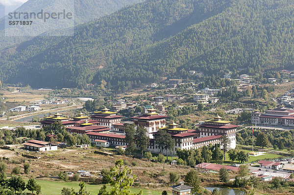 Blick ins Tal des Wang Chhu mit Klosterfestung Tashichoedzong  Dzong  Sitz der Regierung von Bhutan  Hauptstadt Thimphu  Königreich Bhutan  Südasien  Asien