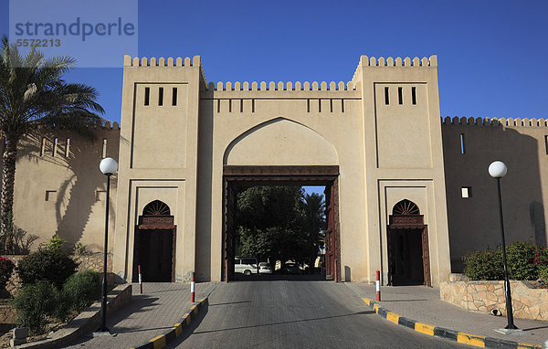 Eingangstor  Fort Nizwa  Oman  Arabische Halbinsel  Naher Osten