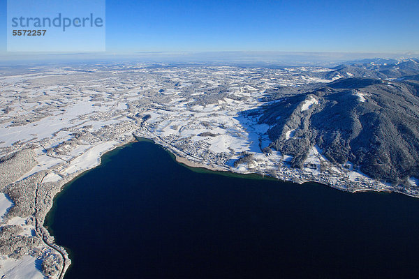 Winterlandschaft am Tegernsee  Bayern  Deutschland  Luftbild