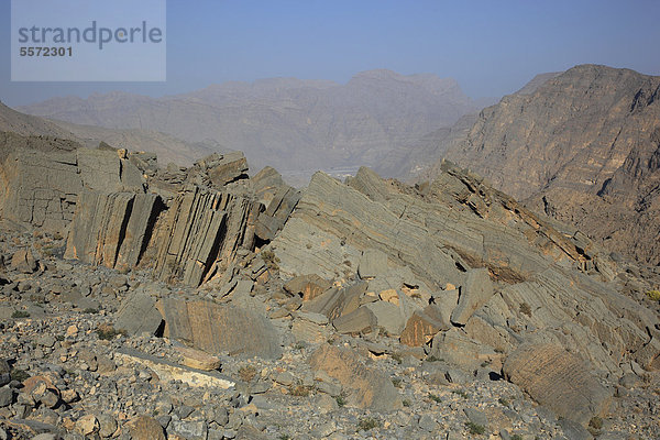 Landschaft im Jebel Harim Gebiet  in der omanischen Enklave Musandam  Oman  Naher Osten