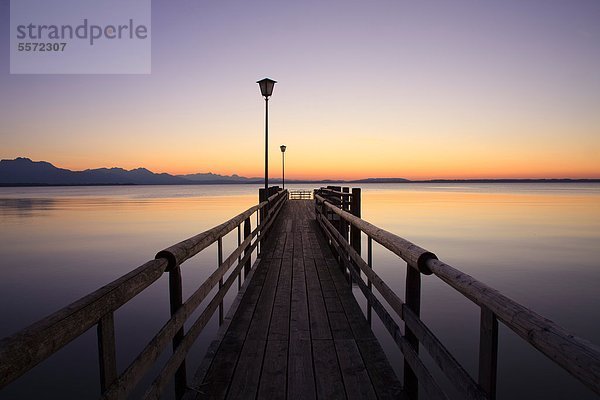 Chiemsee am Abend  Bayern  Deutschland