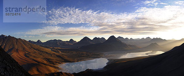 Laguna Verde mit Umland bei Sonnenaufgang  Uyuni  Bolivien  Südamerika