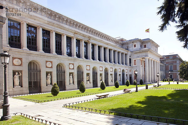 Museum Museo Nacional del Prado  Eingang Puerta de Velazquez  in Madrid  Spanien  Europa