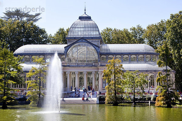 Kristallpalast  Palacio de Cristal  im Park Parque del Buen Retiro in Madrid  Spanien  Europa
