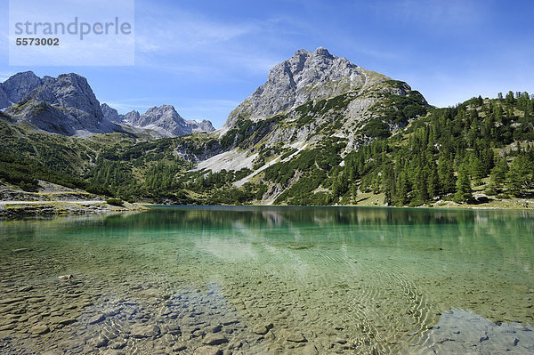 Blick über den Seebensee auf die Sonnenspitze  Ehrwald  Tirol  Österreich  Europa  ÖffentlicherGrund