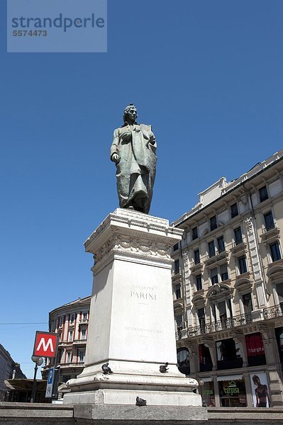 Italien  Lombardei  Mailand  Piazza Cordusio  Denkmal von Giuseppe Parini