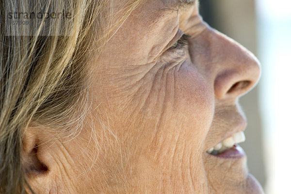 Gesicht der älteren Frau  abgeschnitten