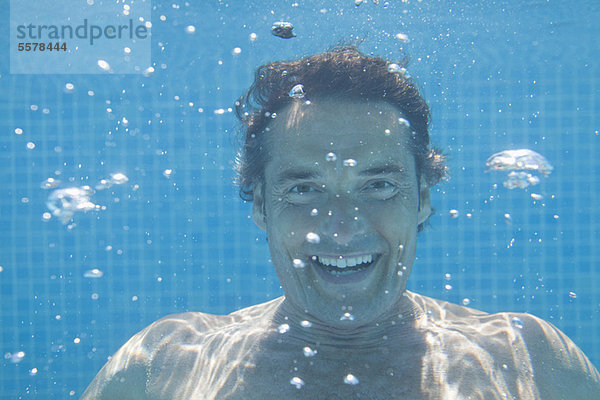 Mann unter Wasser  Portrait