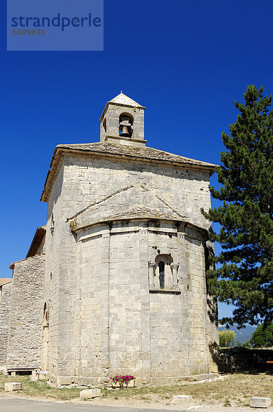 Kirche in St. Trinit  Vaucluse  Provence-Alpes-Cote d'Azur  Südfrankreich  Frankreich  Europa  ÖffentlicherGrund