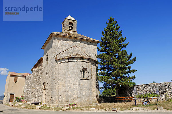 Kirche in St. Trinit  Vaucluse  Provence-Alpes-Cote d'Azur  Südfrankreich  Frankreich  Europa  ÖffentlicherGrund
