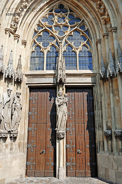 Eingangsportal der Liebfrauenkirche oder Überwasserkirche  Münster  Münsterland  Nordrhein-Westfalen  Deutschland  Europa  ÖffentlicherGrund